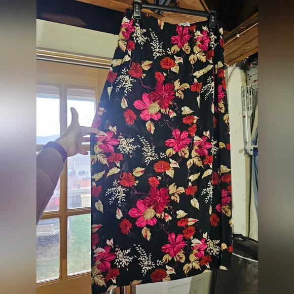 Long Floral Skirt with Pink and Red Flowers - Picture 1 of 5